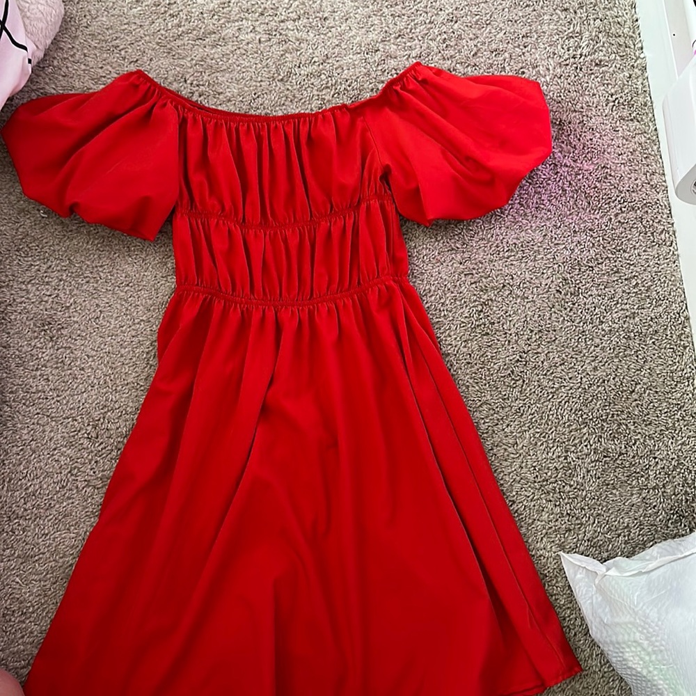 Red puffy sleeve dress